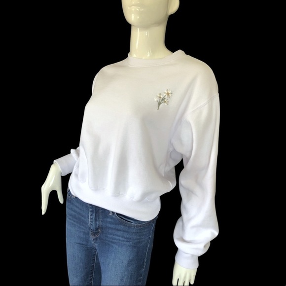Reflex white embroidered flower crop Sweatshirt sweater - Picture 2 of 9